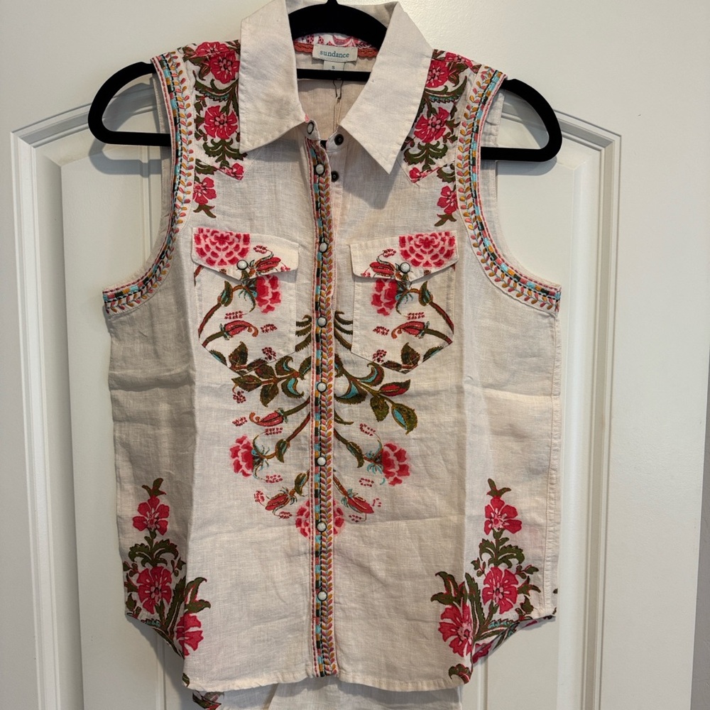Floral Embroidered Sleeveless Top - Picture 3 of 3